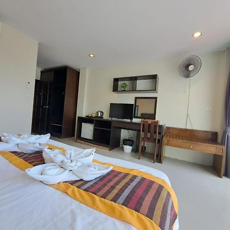 Baan Oui Guest House - Nai Harn Phuket Exterior photo