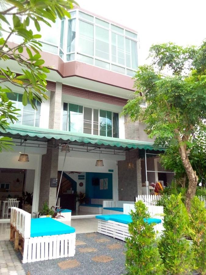 Baan Oui Guest House - Nai Harn Phuket Exterior photo