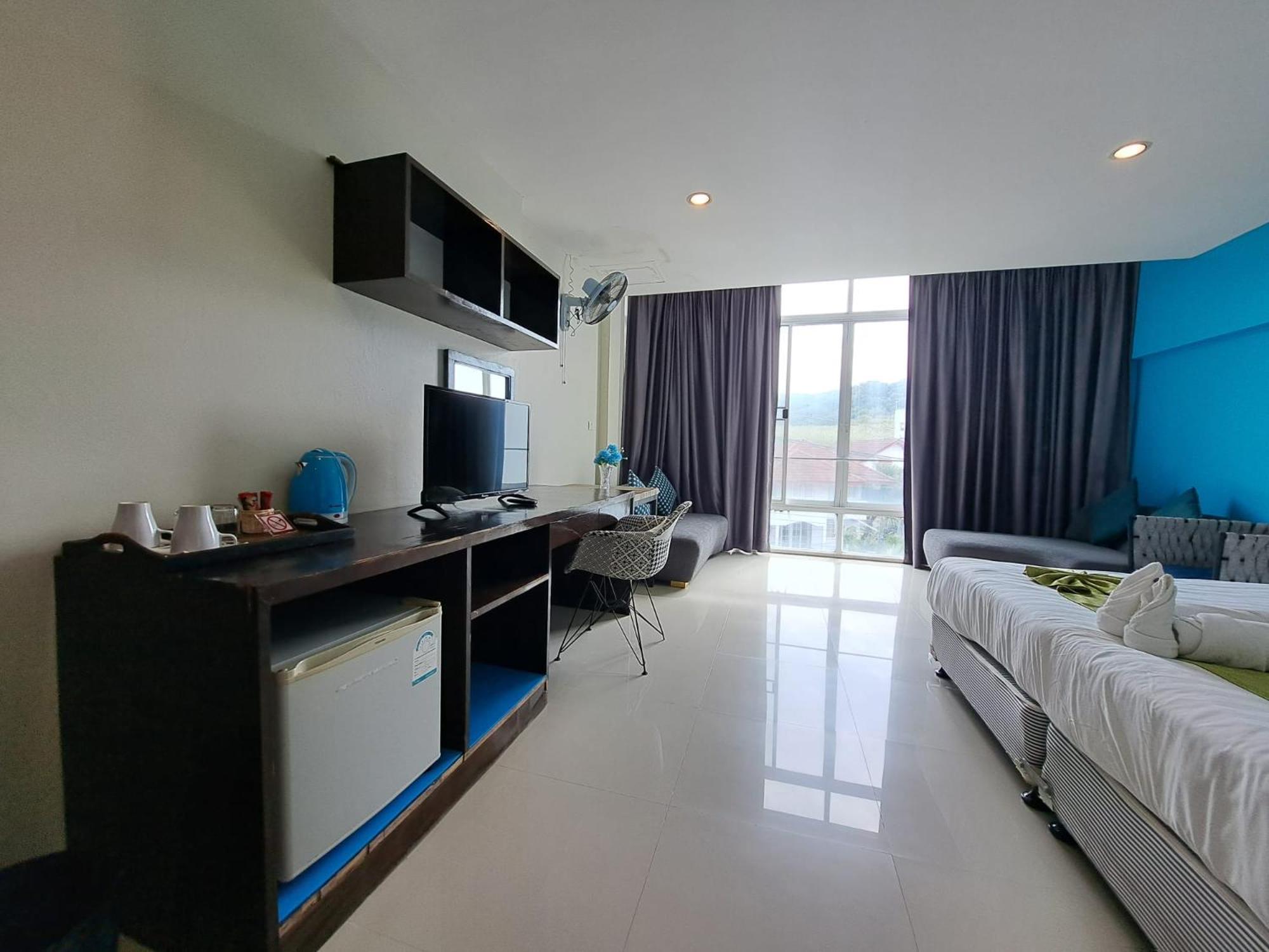 Baan Oui Guest House - Nai Harn Phuket Exterior photo