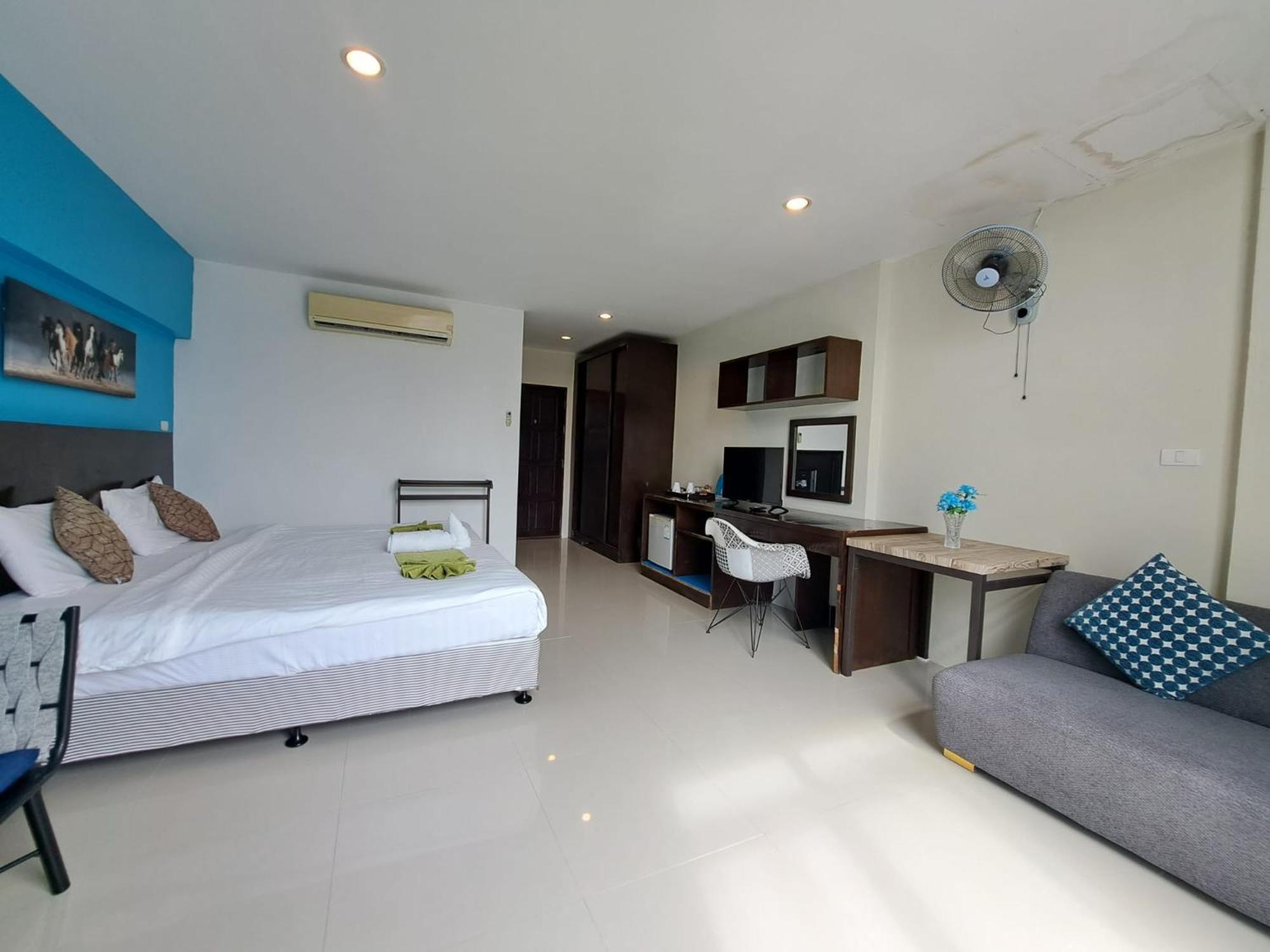 Baan Oui Guest House - Nai Harn Phuket Exterior photo
